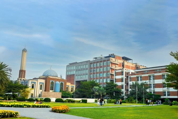 University of Lahore Halts On-Campus Classes After Student Jumping Incident